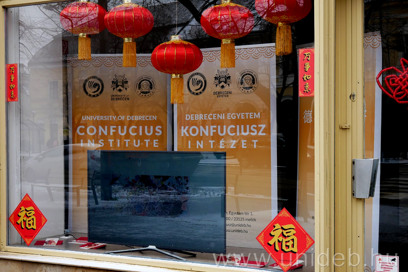 konfuciusz-intezet-kirakatkiallitas