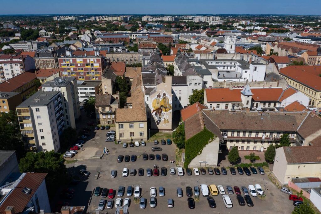 Hivatalosan is átadták Debrecen legújabb falfestményét, melyen 